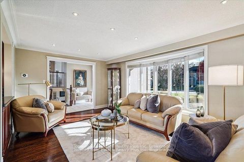 Photo 8 at 10 Sevilla Boulevard, Kleinburg, Vaughan