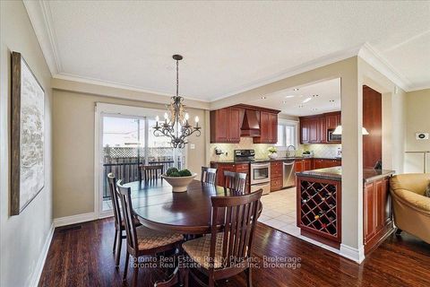 Photo 10 at 10 Sevilla Boulevard, Kleinburg, Vaughan