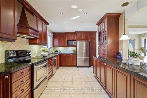 Photo 12 at 10 Sevilla Boulevard, Kleinburg, Vaughan