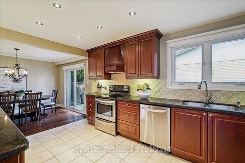 Photo 14 at 10 Sevilla Boulevard, Kleinburg, Vaughan