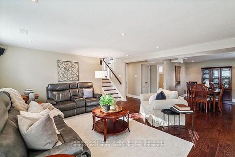 Photo 17 at 10 Sevilla Boulevard, Kleinburg, Vaughan