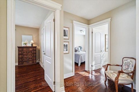 Photo 22 at 10 Sevilla Boulevard, Kleinburg, Vaughan