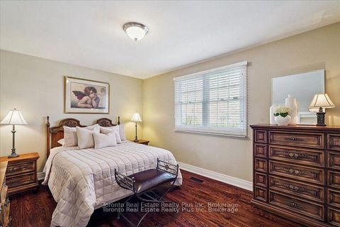 Photo 23 at 10 Sevilla Boulevard, Kleinburg, Vaughan