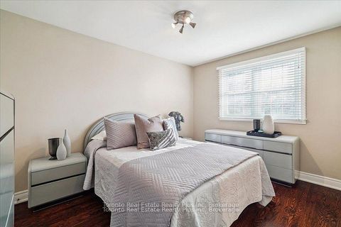 Photo 25 at 10 Sevilla Boulevard, Kleinburg, Vaughan