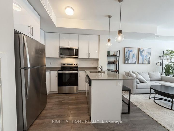 Photo 5 at 31 - 3409 Ridgeway Drive, Erin Mills, Mississauga