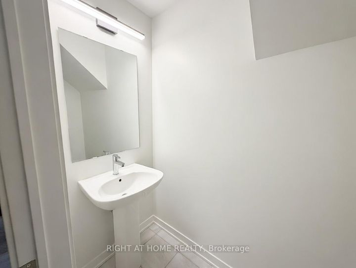 Photo 9 at 31 - 3409 Ridgeway Drive, Erin Mills, Mississauga