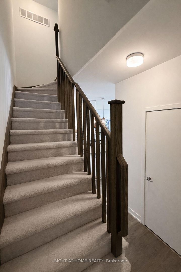 Photo 10 at 31 - 3409 Ridgeway Drive, Erin Mills, Mississauga