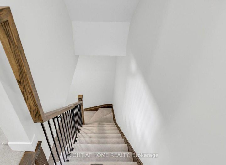 Photo 11 at 31 - 3409 Ridgeway Drive, Erin Mills, Mississauga