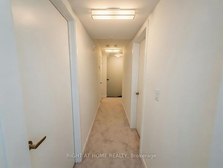 Photo 12 at 31 - 3409 Ridgeway Drive, Erin Mills, Mississauga