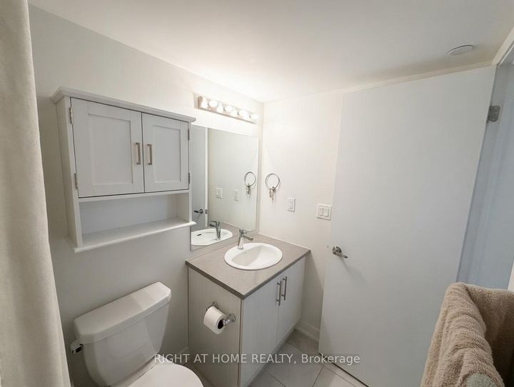 Photo 15 at 31 - 3409 Ridgeway Drive, Erin Mills, Mississauga