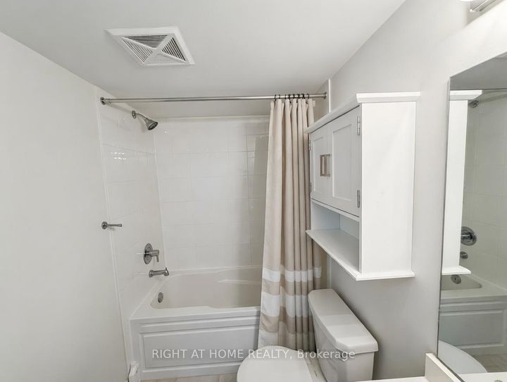 Photo 16 at 31 - 3409 Ridgeway Drive, Erin Mills, Mississauga