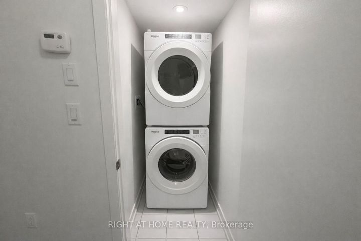 Photo 17 at 31 - 3409 Ridgeway Drive, Erin Mills, Mississauga