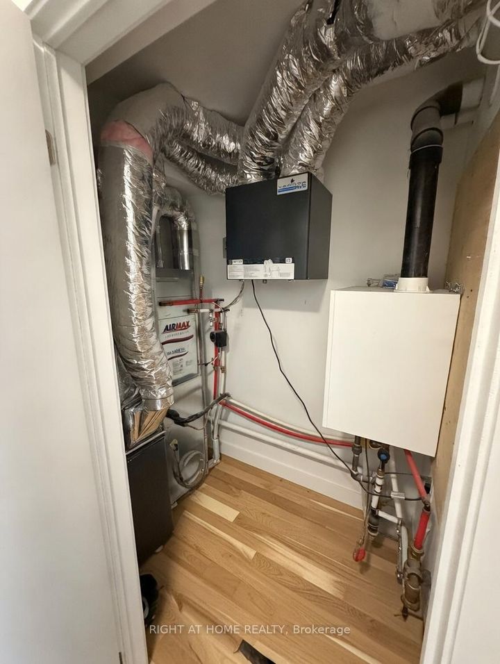 Photo 19 at 31 - 3409 Ridgeway Drive, Erin Mills, Mississauga