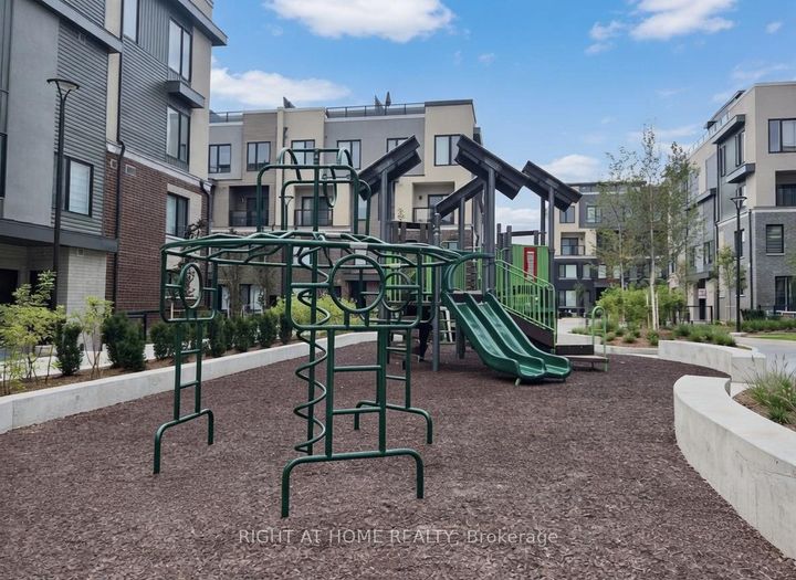 Photo 24 at 31 - 3409 Ridgeway Drive, Erin Mills, Mississauga