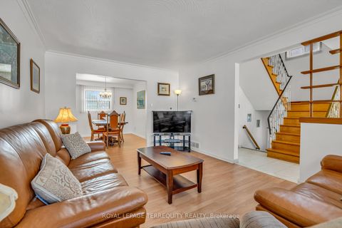 Photo 2 at 141 Harding Avenue, Amesbury, Toronto