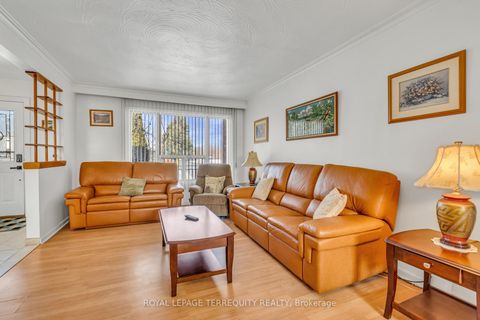 Photo 3 at 141 Harding Avenue, Amesbury, Toronto