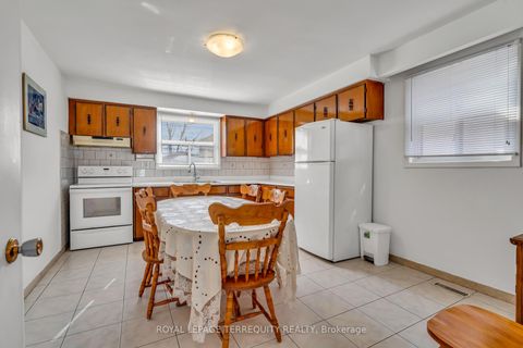 Photo 6 at 141 Harding Avenue, Amesbury, Toronto