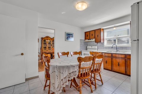 Photo 7 at 141 Harding Avenue, Amesbury, Toronto