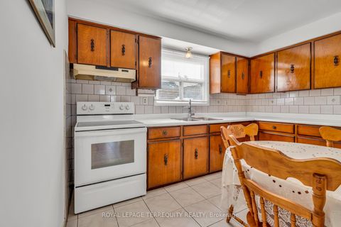Photo 8 at 141 Harding Avenue, Amesbury, Toronto