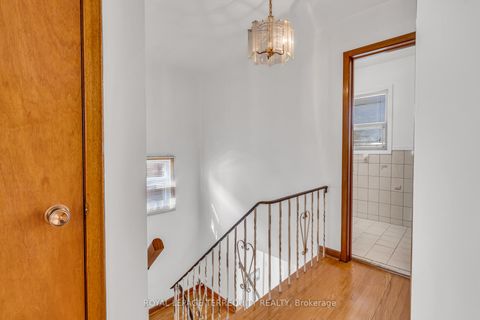Photo 10 at 141 Harding Avenue, Amesbury, Toronto