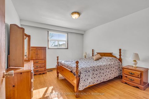 Photo 11 at 141 Harding Avenue, Amesbury, Toronto