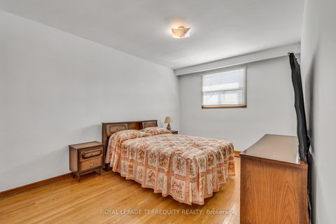 Photo 12 at 141 Harding Avenue, Amesbury, Toronto