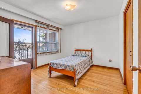 Photo 13 at 141 Harding Avenue, Amesbury, Toronto