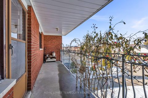 Photo 14 at 141 Harding Avenue, Amesbury, Toronto