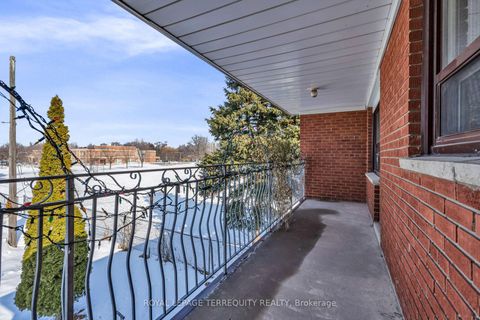 Photo 15 at 141 Harding Avenue, Amesbury, Toronto