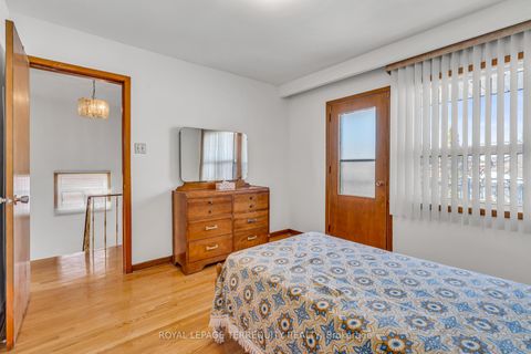 Photo 16 at 141 Harding Avenue, Amesbury, Toronto
