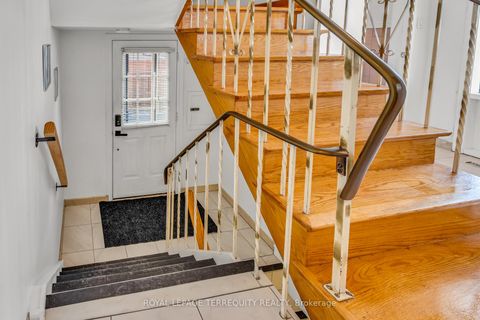 Photo 18 at 141 Harding Avenue, Amesbury, Toronto