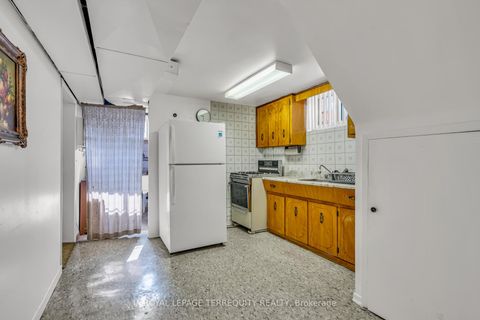 Photo 22 at 141 Harding Avenue, Amesbury, Toronto