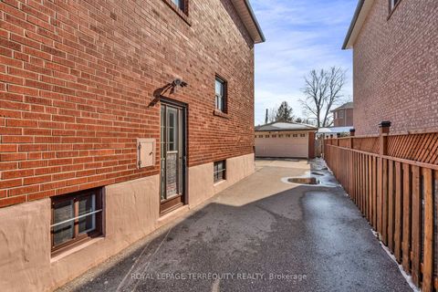Photo 24 at 141 Harding Avenue, Amesbury, Toronto