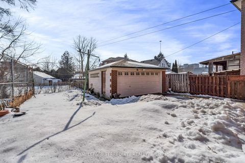 Photo 25 at 141 Harding Avenue, Amesbury, Toronto