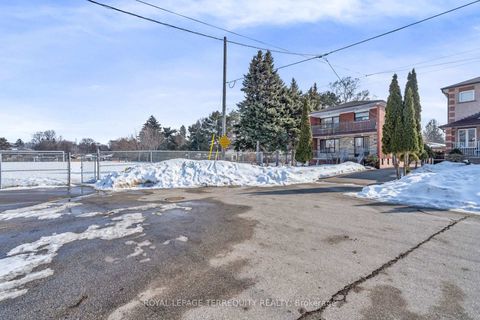 Photo 28 at 141 Harding Avenue, Amesbury, Toronto
