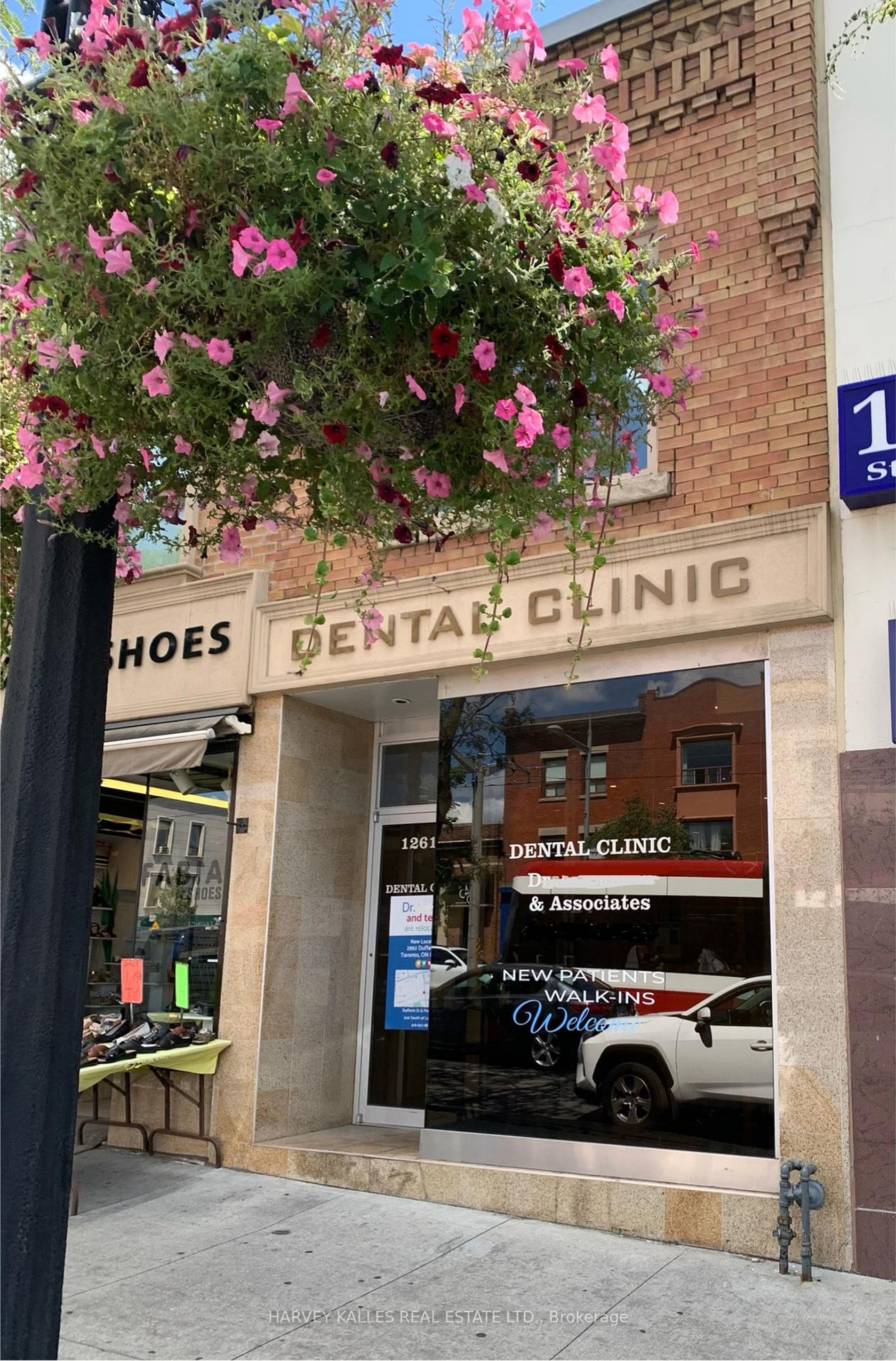 1261 A St.Clair Avenue W, Davenport, Toronto photo number 2