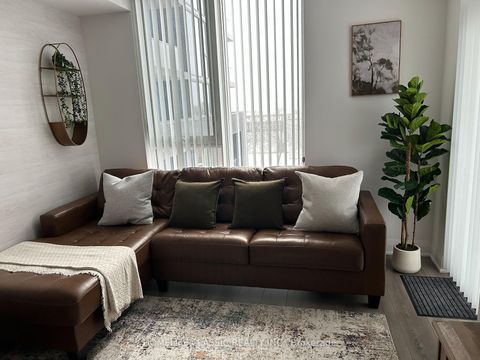 Photo 3 at 10 Gatineau Drive, Beverley Glen, Vaughan