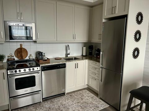 Photo 6 at 10 Gatineau Drive, Beverley Glen, Vaughan