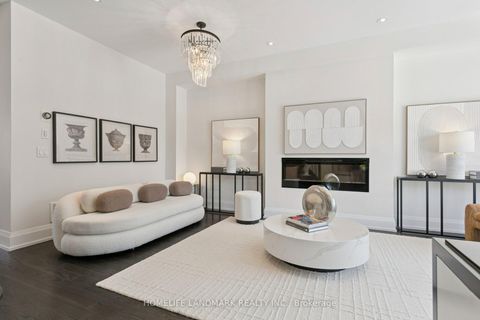 Photo 5 at 59 Kenneth Wood Crescent, Newtonbrook East, Toronto