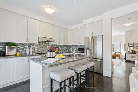 Photo 10 at 59 Kenneth Wood Crescent, Newtonbrook East, Toronto