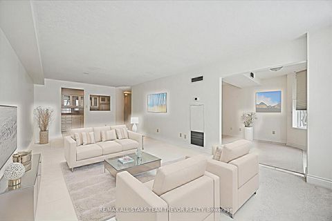 Photo 4 at 204 - 250 Davis Drive, Central Newmarket, Newmarket