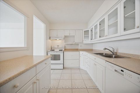 Photo 7 at 204 - 250 Davis Drive, Central Newmarket, Newmarket