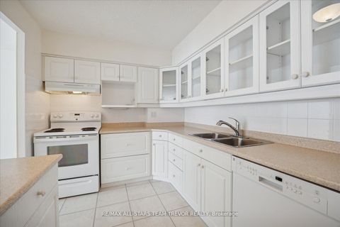 Photo 8 at 204 - 250 Davis Drive, Central Newmarket, Newmarket