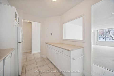 Photo 10 at 204 - 250 Davis Drive, Central Newmarket, Newmarket