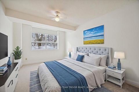 Photo 11 at 204 - 250 Davis Drive, Central Newmarket, Newmarket