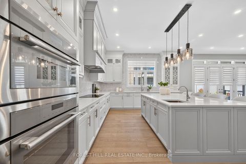 Photo 10 at 71 Sofia Olivia Crescent, Patterson, Vaughan