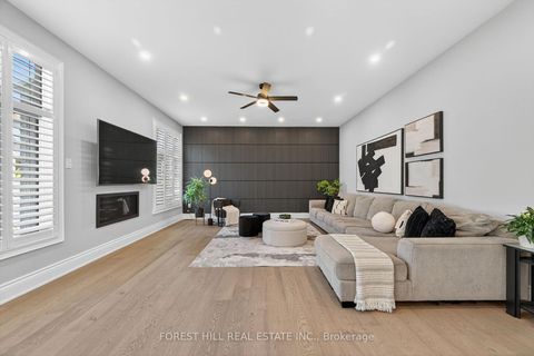 Photo 23 at 71 Sofia Olivia Crescent, Patterson, Vaughan