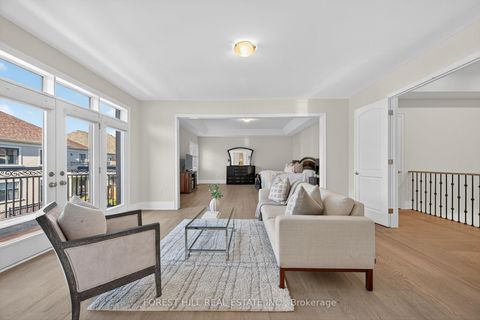 Photo 31 at 71 Sofia Olivia Crescent, Patterson, Vaughan