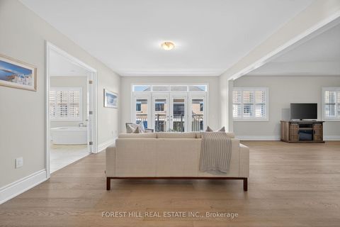 Photo 32 at 71 Sofia Olivia Crescent, Patterson, Vaughan