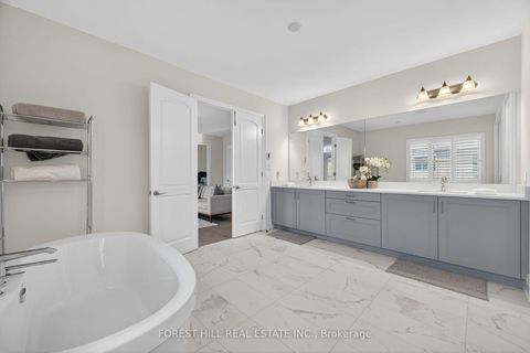 Photo 36 at 71 Sofia Olivia Crescent, Patterson, Vaughan